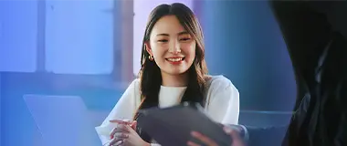 Smiling woman in meeting with colleague – Hays Japan recruiting now, hiring opportunities.